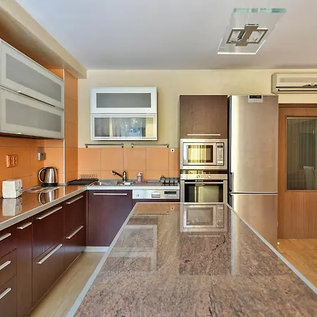 3br With Parking And Wifi